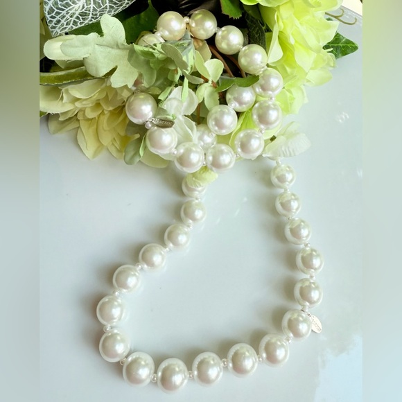 Seasons Faux Pearl Choker White Necklace & Bracelet - Picture 7 of 9
